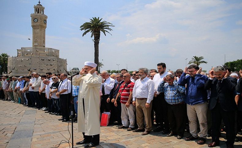 İzmir'de Mursi için gıyabi cenaze namazı