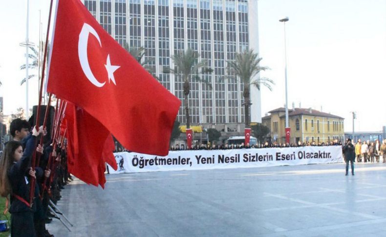 İzmir'de Öğretmenler Günü kutlandı