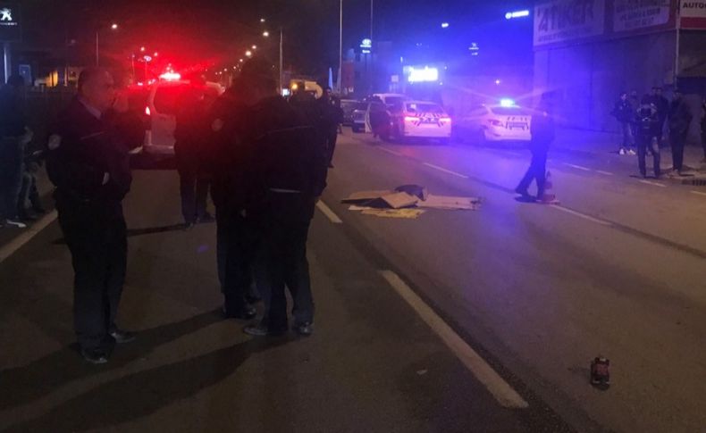 İzmir'de iki feci kaza: Karşıya geçmeye çalışırken öldüler