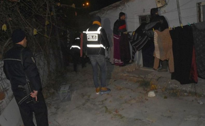 İzmir'de PKK operasyonları; Eşbaşkan saklandığı evde yakalandı