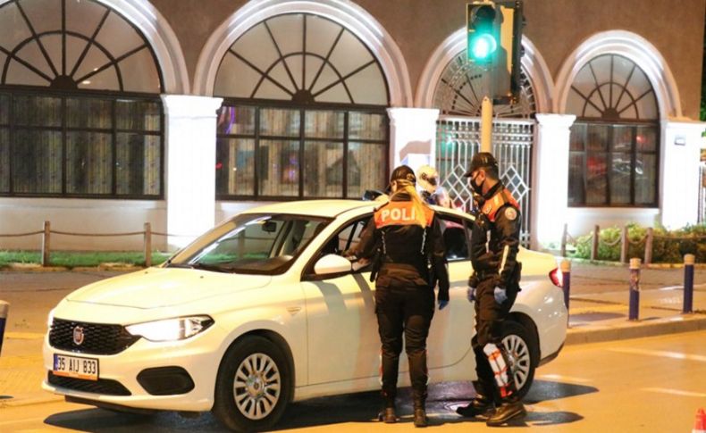 İzmir'de polisten maske denetimi