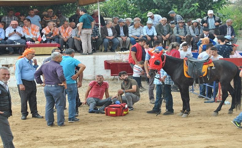 İzmir'de rahvan at yarışları yapıldı