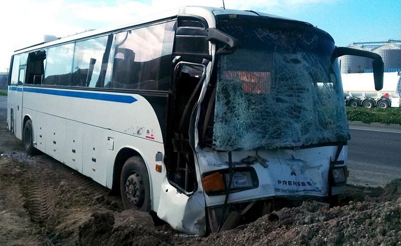 İzmir'de servis otobüsleri çarpıştı: 10 yaralı