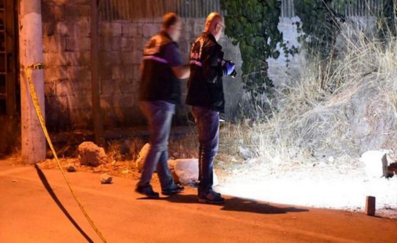 İzmir'de gece kulübü önünde silahlı çatışma