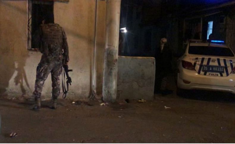 İzmir'de silahlı kavga dehşeti: 3'ü polis 7 kişi yaralandı