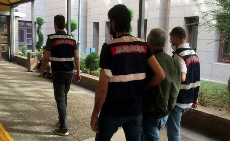 İzmir'de 'silahlı terör örgütüne üye olmak'tan aranan bir kişi tutuklandı