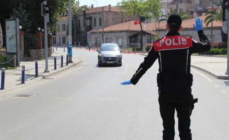İzmir'de sokağa çıkma kısıtlamasına uymayan 23 kişiye ceza