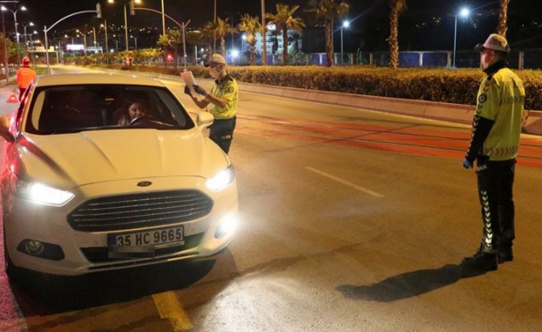 İzmir'de sokağa çıkma kısıtlamasının ilk saatlerinde uygulama yapıldı