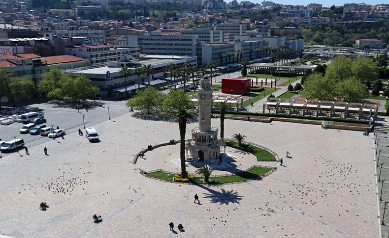 İzmir'de sokaklar meydanlar boş kaldı
