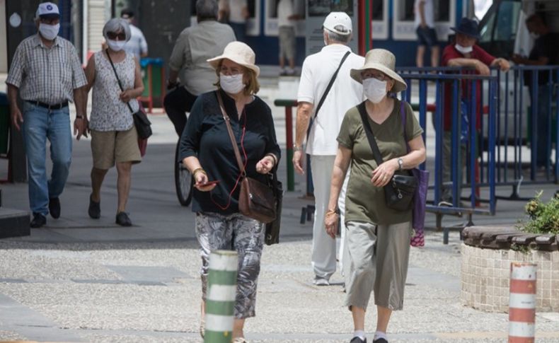 İzmir'de sokaklar 65 yaş ve üstünün! Sıcak hava engeli...
