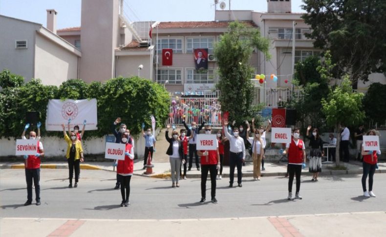 İzmir'de sosyal mesafeli Engelliler Haftası kutlaması