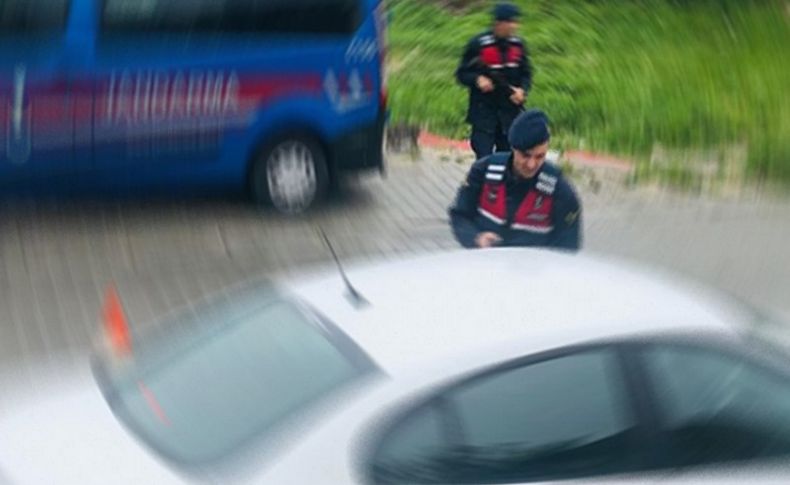 İzmir'de şüphe üzerine durdurulan otomobilde uyuşturucu ele geçirildi
