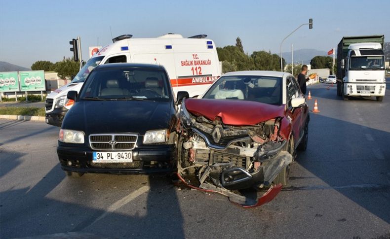 İzmir’de trafik kazası: İki yaralı