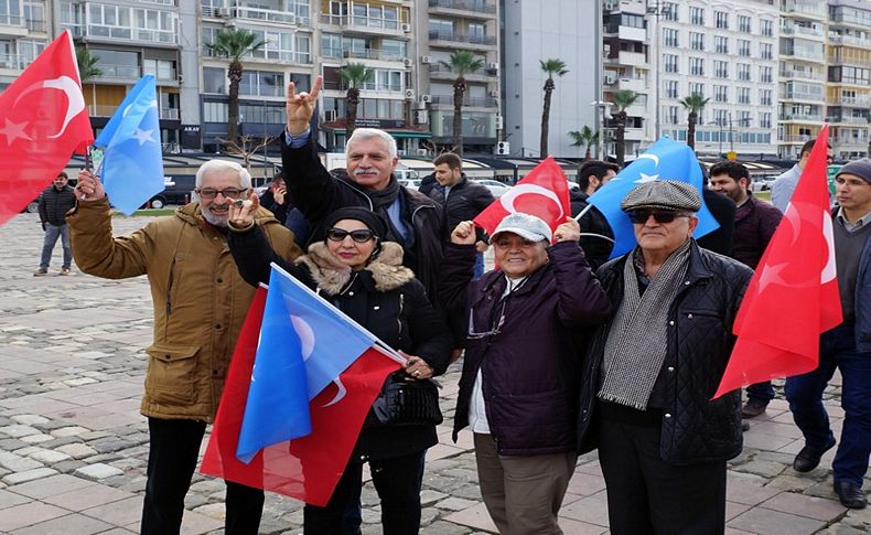 İzmir'de Uygur Türklerine destek mitingi