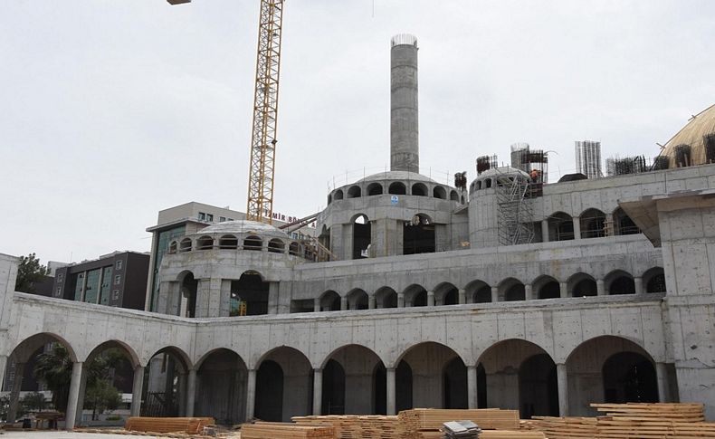 İzmir'de yapılan 15 bin kişilik caminin yüzde 90'ı tamamlandı