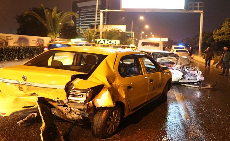 İzmir'de zincirleme kaza: 9 yaralı