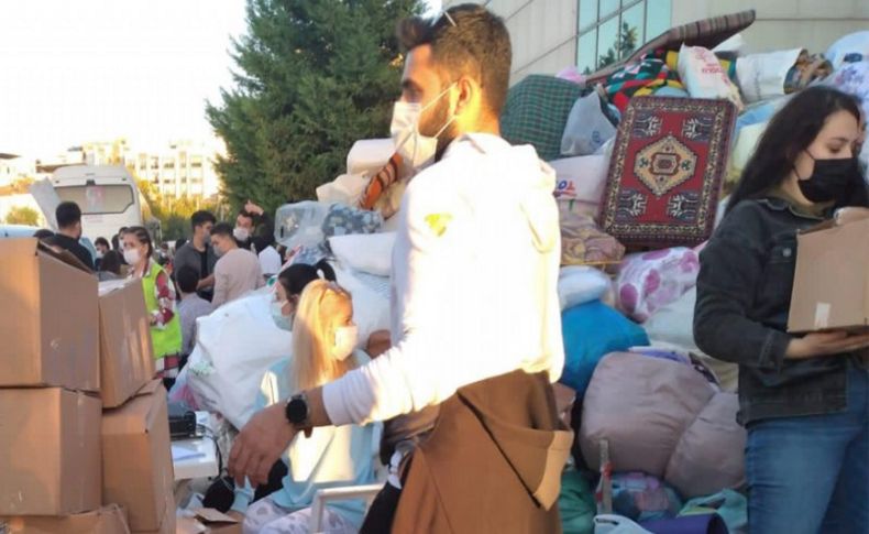 İzmir’deki deprem sonrasında vatandaşların yardım yarışı