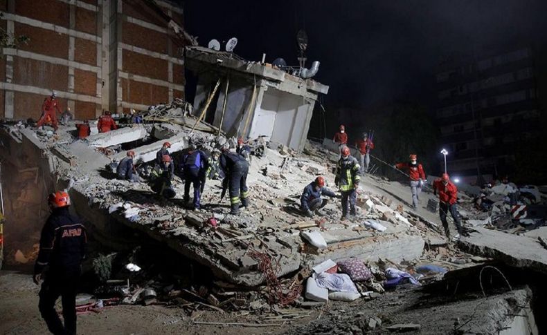 İzmir'deki depremde yıkılan binaların müteahhit ve fenni mesullerine gözaltı