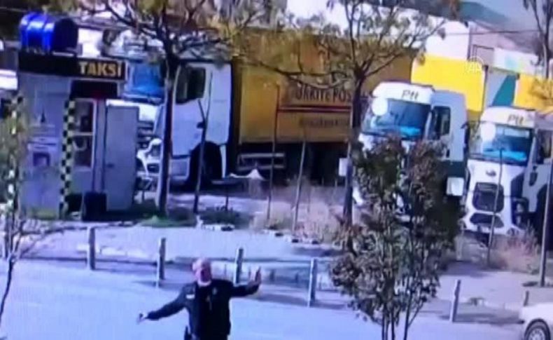 İzmir depreminin 'dehşet' anları güvenlik kameralarına yansıdı
