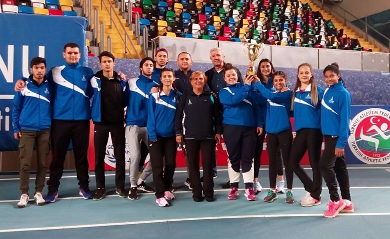 İzmir'in kızları salon atletizminde şampiyon