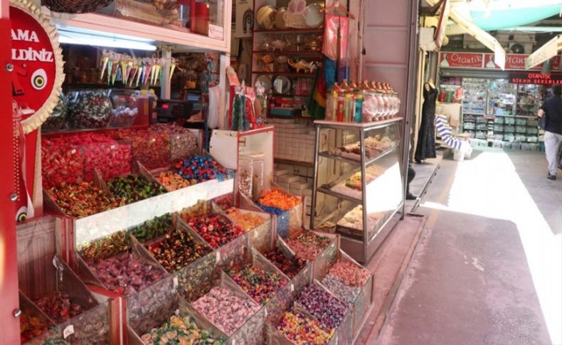 İzmir'in tarihi çarşısı Kemeraltı'nda eski bayramlar özleniyor