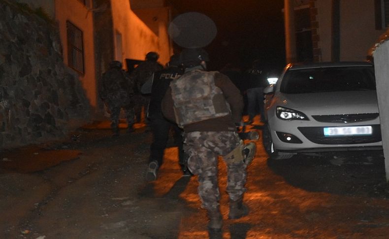 İzmir merkezli 4 ilde FETÖ operasyonu: 33 gözaltı