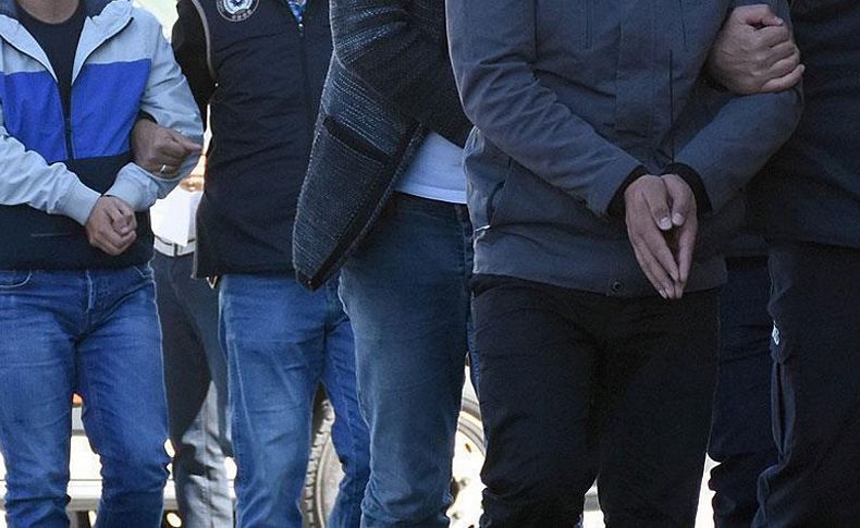 İzmir merkezli FETÖ operasyonu: 22 gözaltı