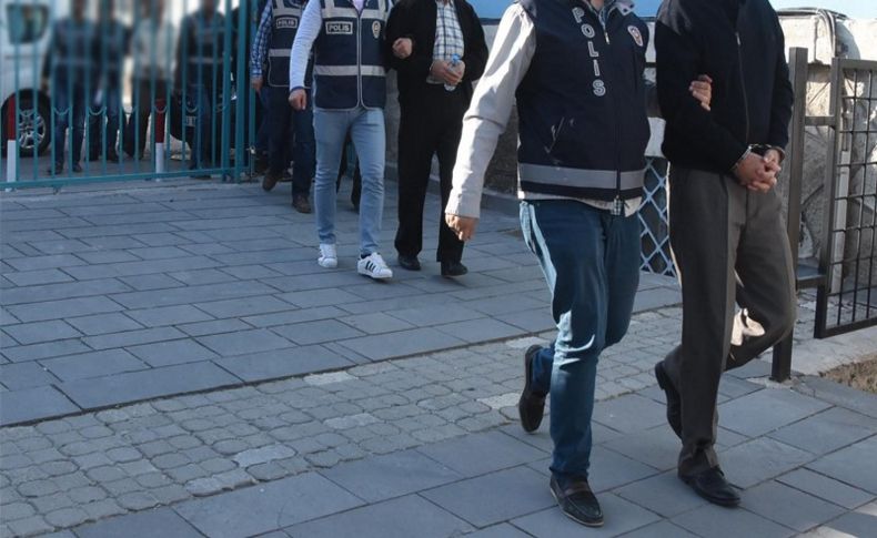 İzmir merkezli FETÖ operasyonu: 23 gözaltı