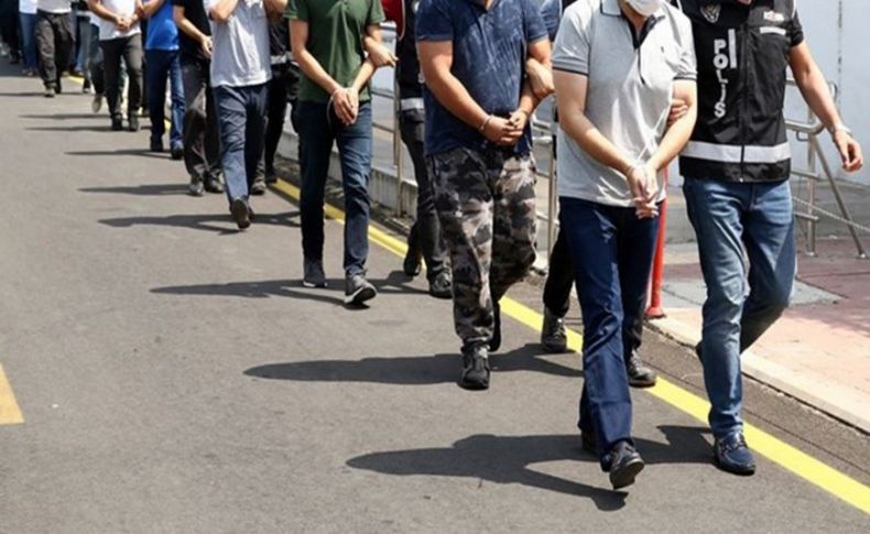 İzmir merkezli FETÖ operasyonu: 94 gözaltı