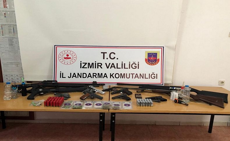 İzmir merkezli uyuşturucu operasyonunda 22 gözaltı