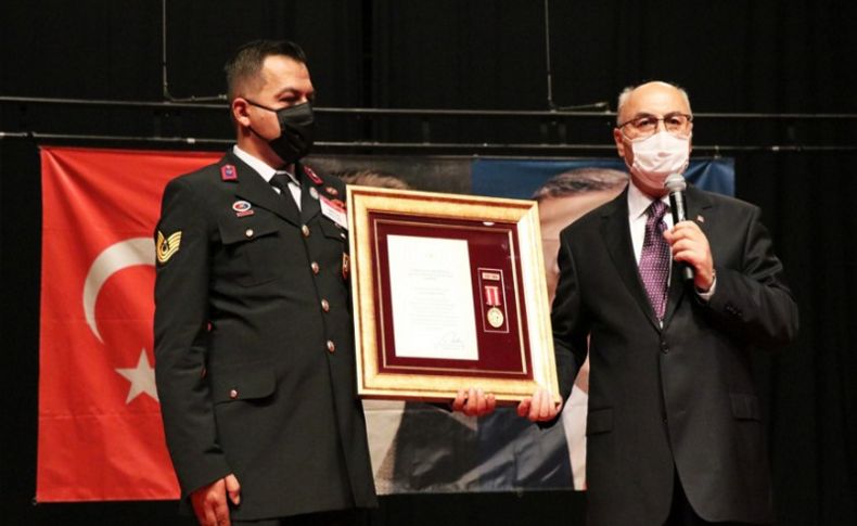 İzmir'de 'Devlet Övünç Madalyası ve Beratı Tevcih Töreni' yapıldı