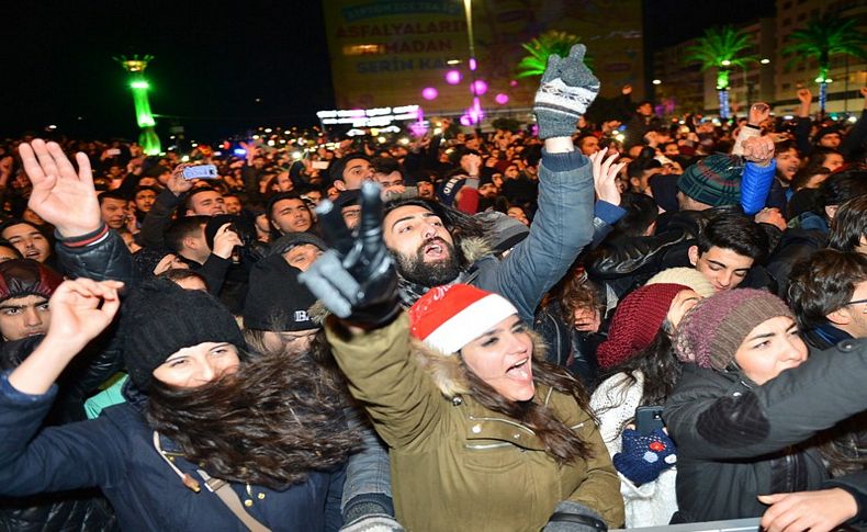İzmir yeni yıla müzikle merhaba diyor
