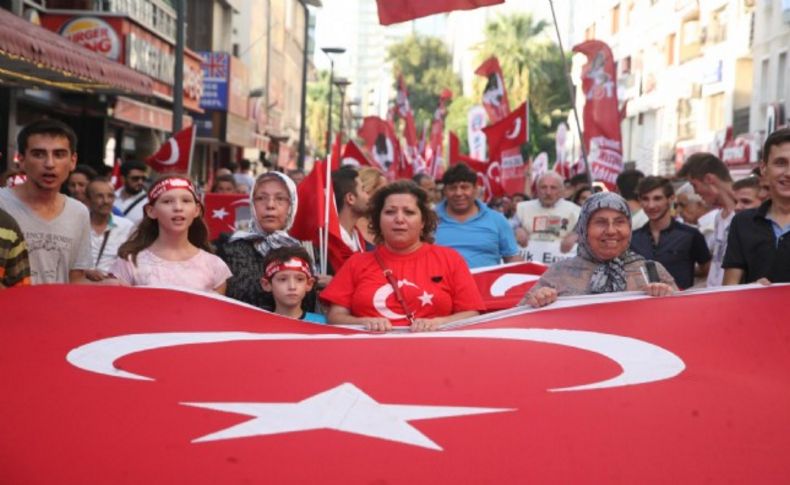 İzmir'de binler teröre karşı yürüdü