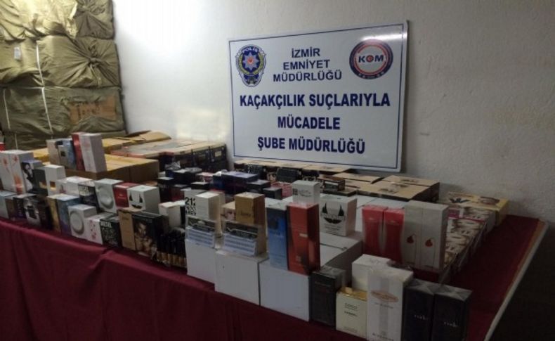 İzmir'de kaçak parfüm operasyonu