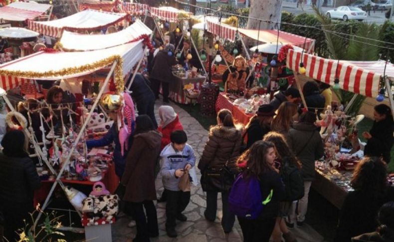 İzmir'de Noel pazarı kuruldu