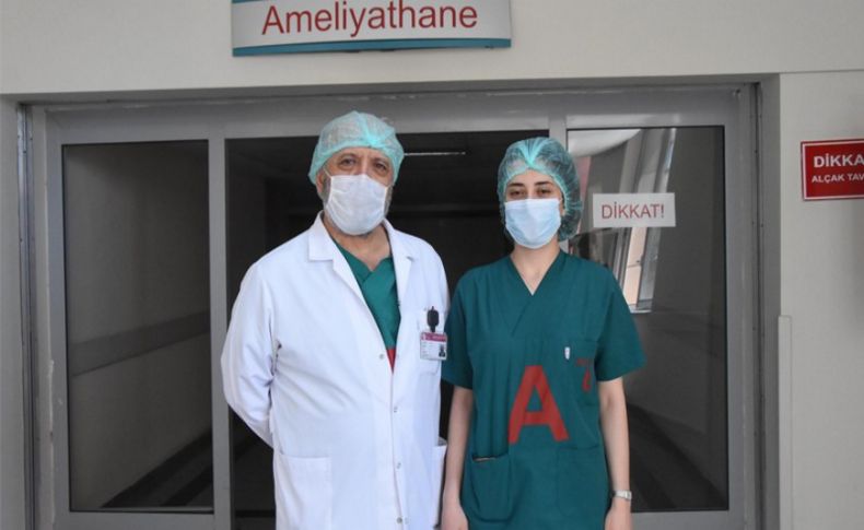 İzmirli cerrah, kızıyla aynı ameliyata girmenin gururunu yaşadı