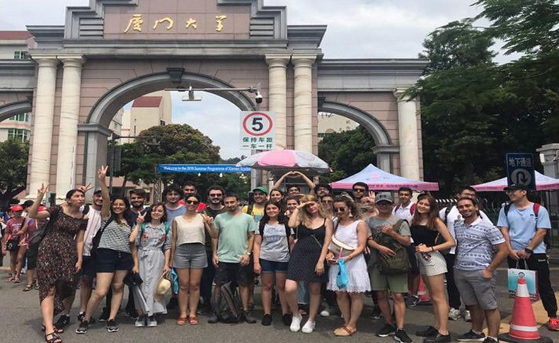 İzmirli öğrenciler Çin'deki kampa katıldı