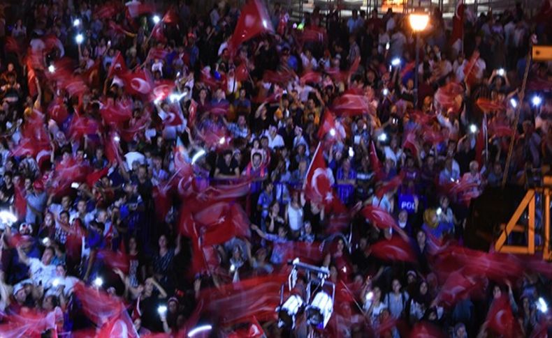 İzmirliler 15 Temmuz şehitleri için demokrasi meydanı istiyor