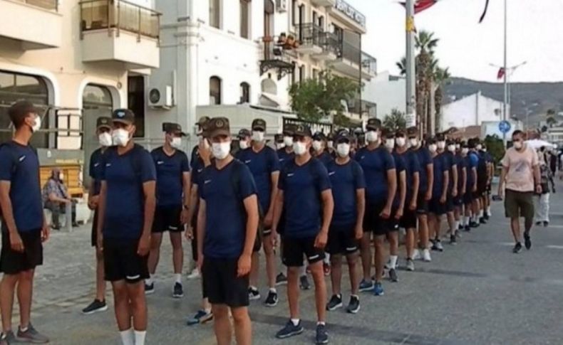 Jandarma Akademisi öğrencileri Foça'yı marşlarla selamladı