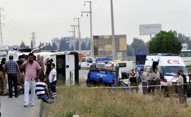 İzmir'de jandarma aracıyla belediye servisi çarpıştı: 12 yaralı