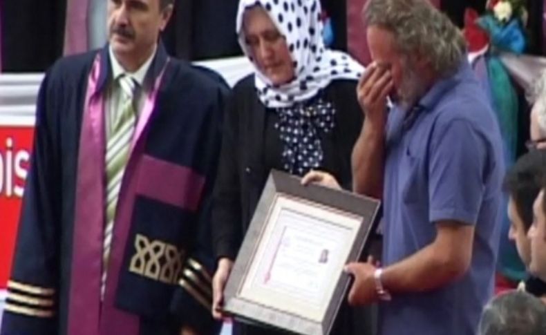 Kalp krizinden ölen Efekan’ın diplomasını anne ve babası aldı