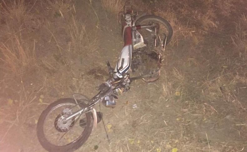 Kamyonete çarpan motosiklet sürücüsü yaralandı