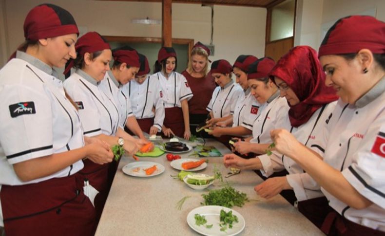 Karabağlarlı kadınlara aşçılık kursu
