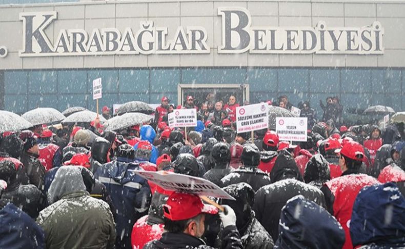 Karabağlar Belediyesi'nde grev ilanı asıldı
