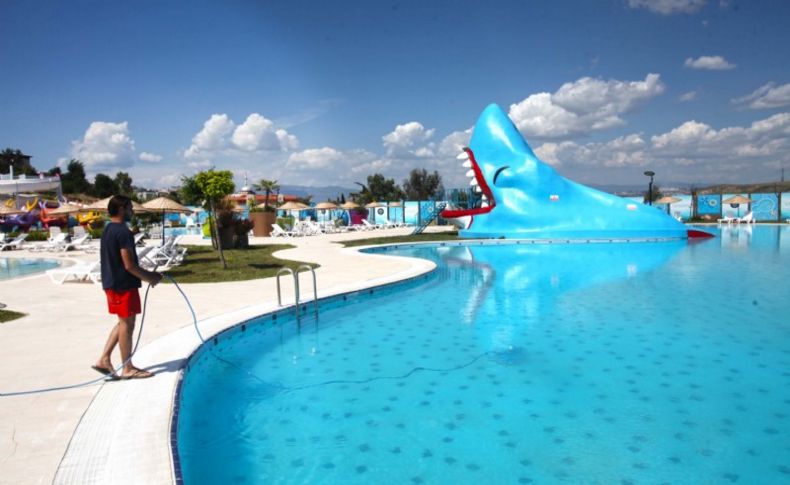 Karabağlar Belediyesi’nin yüzme havuzları ve kafetaryası bu yaz da yoğun ilgi gördü