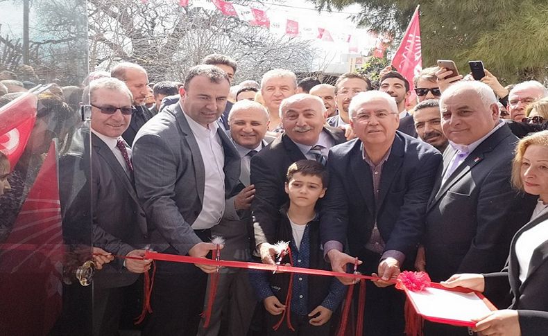 Karabağlar'da büyük coşku! 1 günde 5 seçim ofisi açıldı