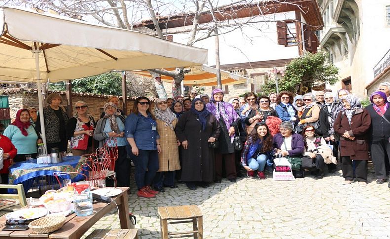 Karabağlar'da şehit aileleri ve kadınlara kültür gezisi
