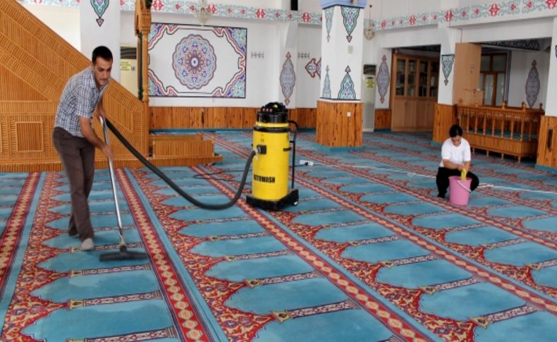 Karabağlar’da camiler Ramazan’a hazırlanıyor