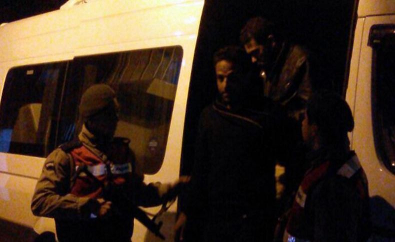 Karaburun'da 42 Suriyeli mülteci yakalandı