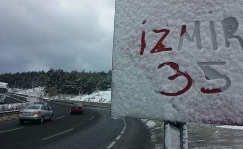 İzmir'de sağanak bitti, kar ve fırtına başladı